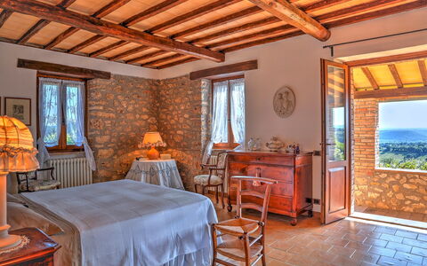 Casale Tre Cipressi 10: Muur, Meubilair, Huis, Huis, Slaapkamer, Bed, Linens, Bed Frame, Bedding, Villa