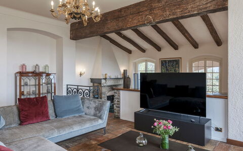 Villa la Cicaliera 10: Meubilair, Interieur Ontwerp, Muur, Bankstel, Flooring, Hout, Kamer, Verdieping, Woonkamer, Plafond