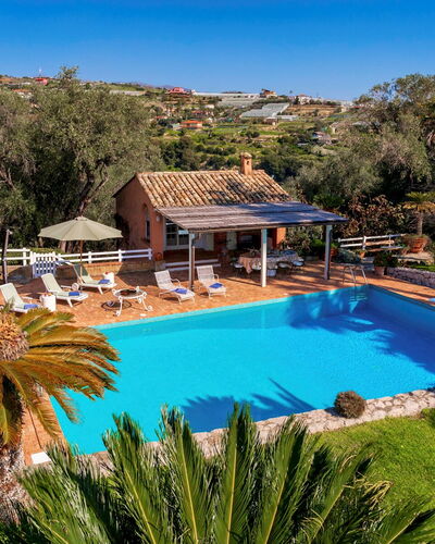 Villa la Cicaliera 10: Blauw, Zwembad, Toevlucht, Eco Hotel, Buitenmeubels, Vrije Tijd, Hacienda, Ligstoel, Hotel