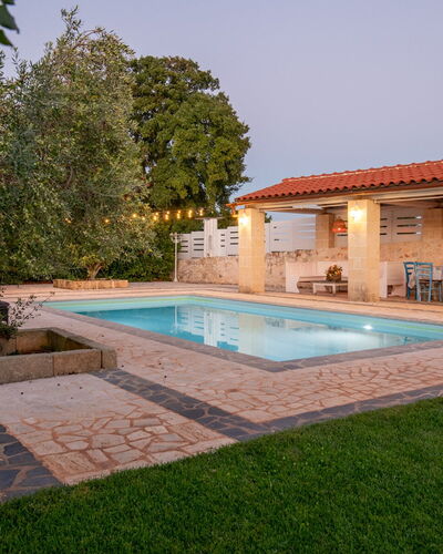 Trulli Italia 6+2: Zwembad, Toevlucht, Samengesteld Materiaal, Buitenmeubels, Landgoed, Eco Hotel, Waterpartij, Schaduw, Hacienda, Flagstone