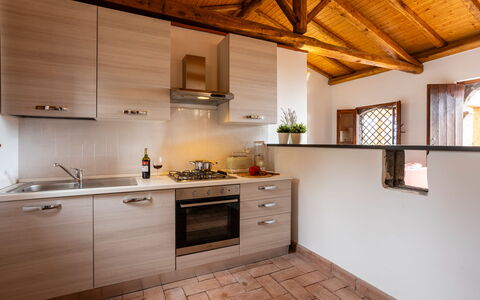 Vigne Dell'Etna 6: Keuken, Toestel Van De Keuken, Countertop, Major Appliance, Gootsteen, Interieur Ontwerp, Meubilair, Flooring, Hout, Huishoudapparatuur