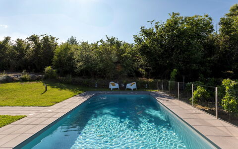 Vigne Dell'Etna 6: Blauw, Zwembad, Water, Struik, Samengesteld Materiaal, Schaduw, Tuin, Landscaping, Waterpartij, Toevlucht