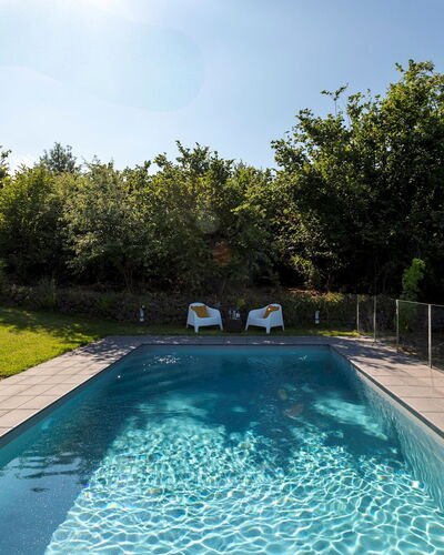 Vigne Dell'Etna 6: Blauw, Zwembad, Water, Struik, Samengesteld Materiaal, Schaduw, Tuin, Landscaping, Waterpartij, Toevlucht