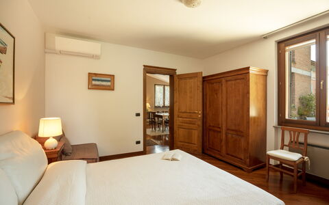 Villa Valchero 12: Interieur Ontwerp, Meubilair, Bed, Slaapkamer, Hout, Flooring, Plafond, Verdieping, Laken, Kamer