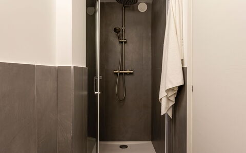 Dimora Egadina Giovanni 4+4: Muur, Flooring, Loodgieterswerkinrichting, Verdieping, Loodgieter, Badkamer, Tegel, Toilet