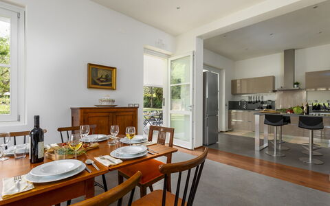 La Casetta 12: Meubilair, Flooring, Interieur Ontwerp, Hout, Verdieping, Stoel, Keuken En Eettafel, Plafond, Tafel, Eetkamer