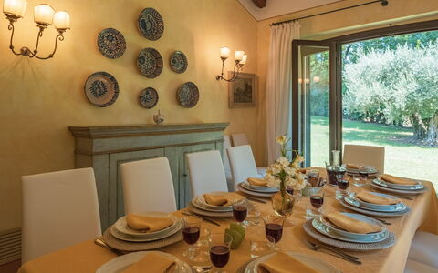 Dolce Collina 10: Meubilair, Tableware, Interieur Ontwerp, Tafel, Keuken En Eettafel, Serveware, Eetkamer, Verlichting, Stoel, Kamer