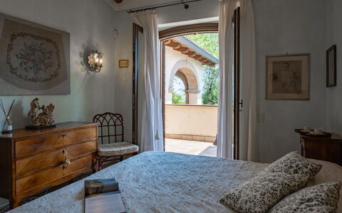 Dolce Collina 10: Meubilair, Interieur Ontwerp, Slaapkamer, Huis, Flooring, Verdieping, Verlichting, Bed, Kamer, Laken