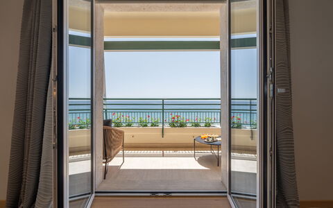 Dimora Mareblu 6: Verdieping, Deur, Home Deur, Glas, Schaduw, Beits, Hardwood, Stoel, Balkon