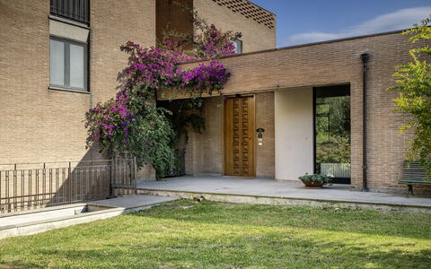 Villa Amyra 6+2: Muur, Woongebied, Struik, Facade, Huis, Steen, Landgoed, Tuin, Werf, Landscaping