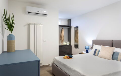 Villa dei Sospiri 4: Meubilair, Interieur Ontwerp, Bed, Slaapkamer, Flooring, Verdieping, Hout, Kamer, Laken, Linens