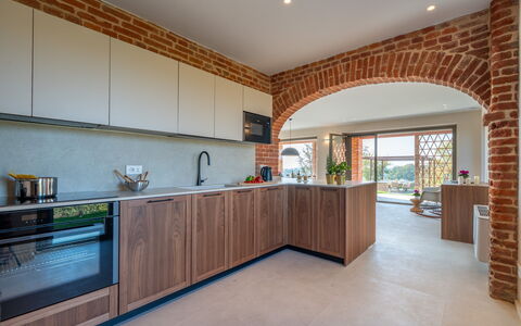 Cascina Buzio 12: Keuken, Hout, Interieur Ontwerp, Meubilair, Countertop, Flooring, Plafond, Steen, Cabinetry, Kamer