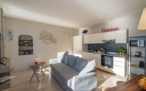 Aurora 2+2: Meubilair, Interieur Ontwerp, Flooring, Kamer, Verdieping, Hout, Plafond, Bankstel, Textiel, Verlichting