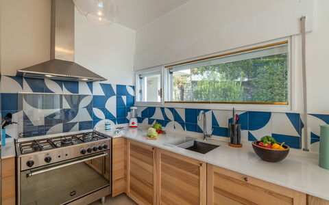 Casa Chiara 6+2: Keuken, Countertop, Tegel, Beits, Natuurlijk Materiaal, Major Appliance, Verf, Toestel Van De Keuken, Fornuis, Plank