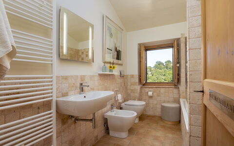 Casale la Cascina 8: Muur, Flooring, Verdieping, Interieur Ontwerp, Deur, Huis, Loodgieterswerkinrichting, Badkamer, Kamer, Plafond