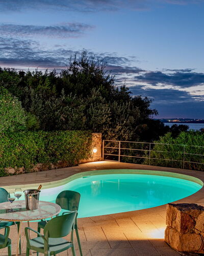 Villa Pitrizzina 8: Blauw, Zwembad, Buitenmeubels, Meubilair, Toevlucht, Eco Hotel, Buitentafel, Stoel, Tuin, Schaduw