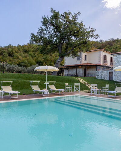 Villa Cusano 18: Zwembad, Toevlucht, Eco Hotel, Boerderij, Thermae, Hacienda, Villa, Hotel, Backyard