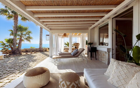 Baia L'Aura 8: Hout, Meubilair, Toevlucht, Interieur Ontwerp, Stoel, Buitenmeubels, Eco Hotel, Plafond, Schaduw, Balkon