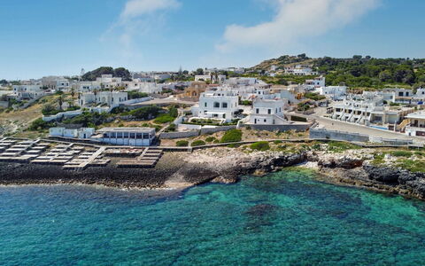 Villa Aristula 11: Blauw, Water, Zwemwater, Kust, Kust En Oceanic Landvormen, Zee, Horizon, Waterweg, Kust, Landschap