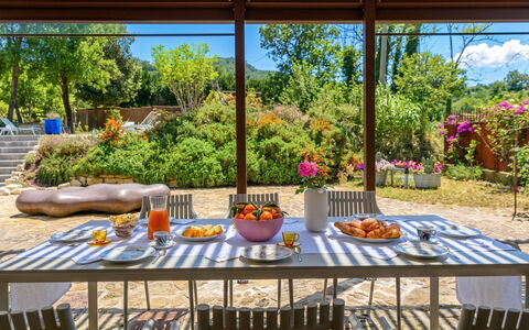 Dimora dei Sogni 7+1: Meubilair, Tafel, Buitenmeubels, Stoel, Tuin, Struik, Buitentafel, Keuken En Eettafel, Schaduw