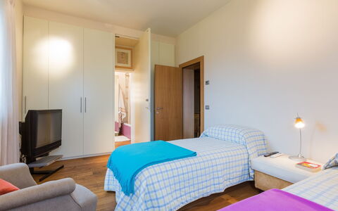 Casa Eugenia 8: Meubilair, Interieur Ontwerp, Bed, Slaapkamer, Flooring, Verdieping, Hout, Kamer, Plafond, Laken