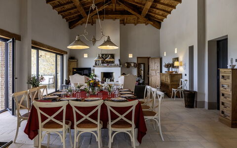 I Tramonti 10+2: Meubilair, Stoel, Interieur Ontwerp, Tafel, Hout, Keuken En Eettafel, Eetkamer, Flooring, Plafond, Verlichting