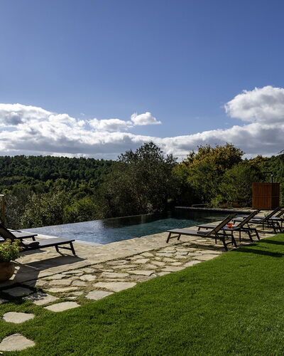 I Tramonti 10+2: Zwembad, Buitenmeubels, Vrije Tijd, Schaduw, Tuin, Ligstoel, Landscaping, Stoel, Flagstone, Backyard