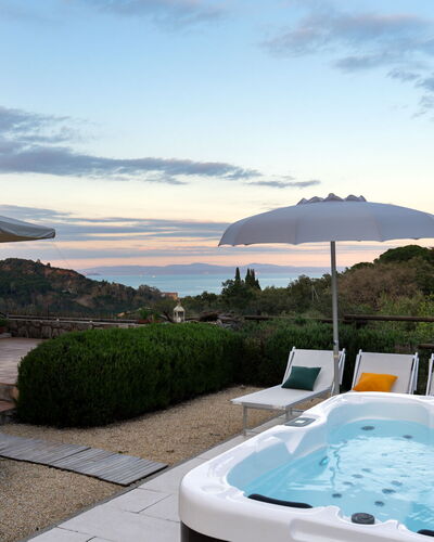 Villa Perelle 8: Toevlucht, Zwembad, Eco Hotel, Paraplu, Buitenmeubels, Landscaping, Badplaats, Hotel, Tropen, Kamerplant