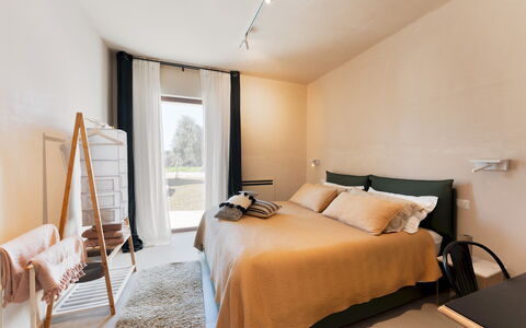 Trulli Fiori di Mandorlo 6: Meubilair, Interieur Ontwerp, Bed, Muur, Slaapkamer, Hout, Flooring, Verdieping, Plafond, Kamer