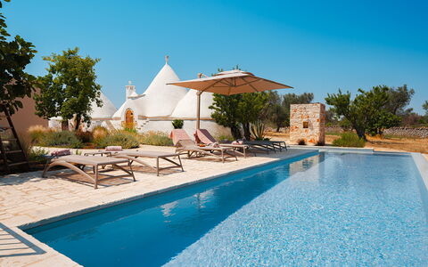 Trulli Fiori di Mandorlo 6: Blauw, Zwembad, Ligstoel, Buitenmeubels