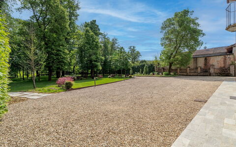 Tenuta Schiavon Barrero 12: Tuin, Oprit, Gang, Schaduw, Flagstone, Landscaping, Landgoed, Park, Werf
