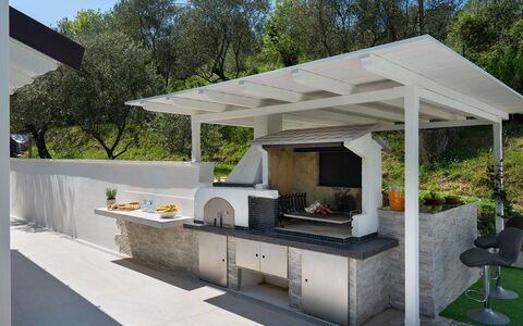 Villa Lunezia 6: Tuin, Schaduw, Ontwerp, Patio, Buitenmeubels, Outdoor Structuur, Barbecue, Kamerplant, Backyard, Pergola
