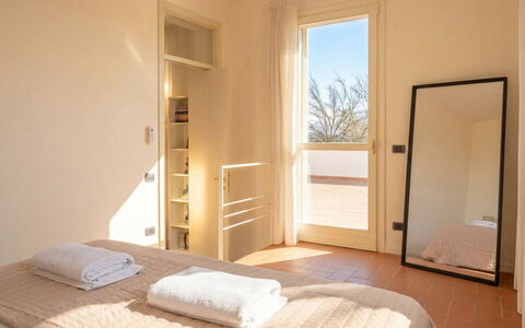 Villa Oxa 12+2: Muur, Interieur Ontwerp, Hout, Verdieping, Flooring, Slaapkamer, Plafond, Bed, Kamer, Huis