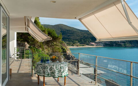 Villa Il Faro 10: Kust En Oceanic Landvormen, Kust, Zee, Schaduw, Oceaan, Balkon, Eco Hotel, Baai, Stoel, Tropen