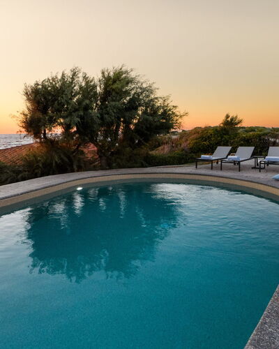 Villa Portobello 10+2: Blauw, Water, Horizon, Zwembad, Zonlicht, Zonsopkomst, Schemer, Avond, Zonsondergang, Buitenmeubels