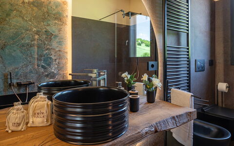 Villa Mamon 6+2: Interieur Ontwerp, Loodgieterswerkinrichting, Flooring, Meubilair, Hout, Verdieping, Kraan, Badkamer, Verlichting, Loodgieter