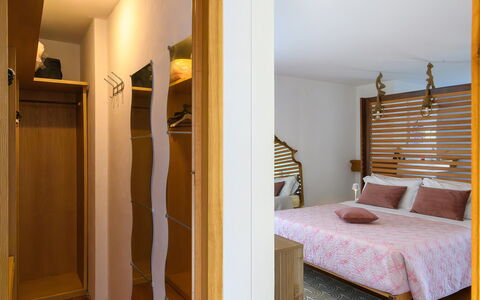 Villa Alma 8+2: Meubilair, Interieur Ontwerp, Bed, Verdieping, Flooring, Slaapkamer, Muur, Hout, Laken, Kamer