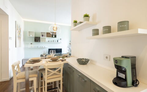Genzianella Alpine Apartment: Flooring, Verdieping, Plafond, Interieur Ontwerp, Countertop, Keuken, Cabinetry, Kamer, Major Appliance, Lichte Inrichting