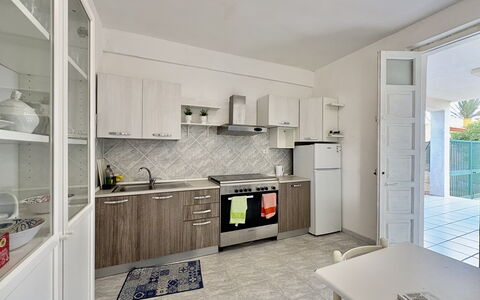 Villa Franca: Keuken, Major Appliance, Toestel Van De Keuken, Countertop, Flooring, Meubilair, Verdieping, Interieur Ontwerp, Cabinetry, Huishoudapparatuur