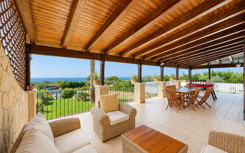 Villa Patrizia: Meubilair, Verdieping, Flooring, Veranda, Toevlucht, Stoel, Schaduw, Eco Hotel, Buitenmeubels, Balkon