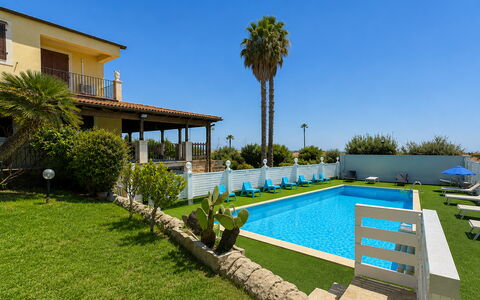 Villa Patrizia: Blauw, Zwembad, Toevlucht, Eco Hotel, Landgoed, Hacienda, Schaduw, Vrije Tijd, Villa