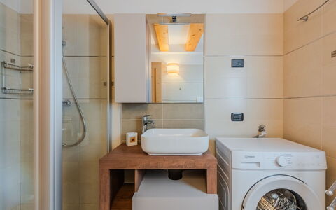 Rugia: Interieur Ontwerp, Flooring, Verdieping, Loodgieterswerkinrichting, Badkamer, Muur, Wastafel, Hout, Wastafel In De Badkamer, Countertop