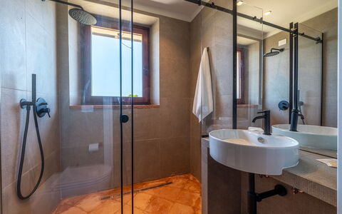 Tenuta Orsini 9+3: Muur, Flooring, Hout, Interieur Ontwerp, Loodgieterswerkinrichting, Verdieping, Badkamer, Verlichting, Plafond, Loodgieter