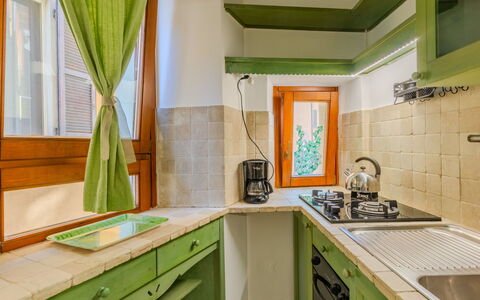 La Finestra sul Lago: Interieur Ontwerp, Keuken, Hout, Plafond, Flooring, Countertop, Major Appliance, Kamer, Verdieping, Toestel Van De Keuken