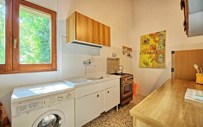 Montescalari 4: Eigendom, Kamer, Keuken, Meubilair, Cabinetry, Huis, Gebouw, Onroerend Goed, Geel, Interieur Ontwerp