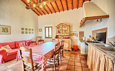 Montescalari 11: Eigendom, Kamer, Gebouw, Meubilair, Interieur Ontwerp, Onroerend Goed, Huis, Plafond, Tafel, Huis