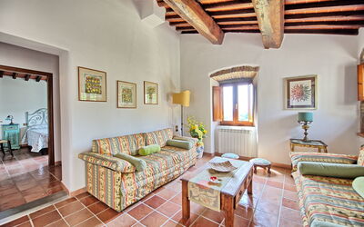 Montescalari 10: Eigendom, Kamer, Meubilair, Gebouw, Interieur Ontwerp, Woonkamer, Huis, Onroerend Goed, Plafond, Tafel
