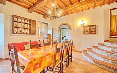 Montescalari 9: Eigendom, Kamer, Gebouw, Eetkamer, Interieur Ontwerp, Onroerend Goed, Plafond, Meubilair, Huis, Tafel
