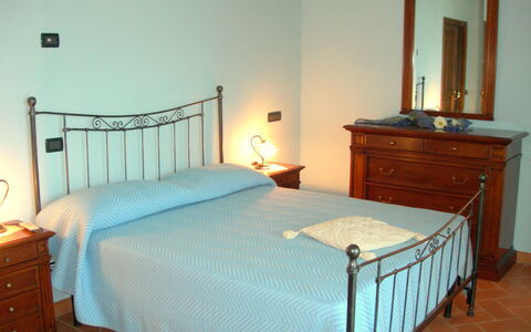 Villa Saida: Slaapkamer, Bed, Meubilair, Kamer, Laken, Eigendom, Bed Frame, Verdieping, Matras, Bedding