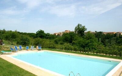Il Nespolo: Zwembad, Eigendom, Vrije Tijd, Huis, Gras, Onroerend Goed, Vakantie, Villa, Gebouw, Toevlucht